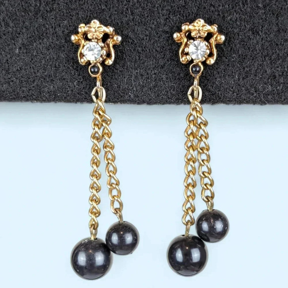 Vintage Celebrity Clip-On Earrings - Picture 1 of 6